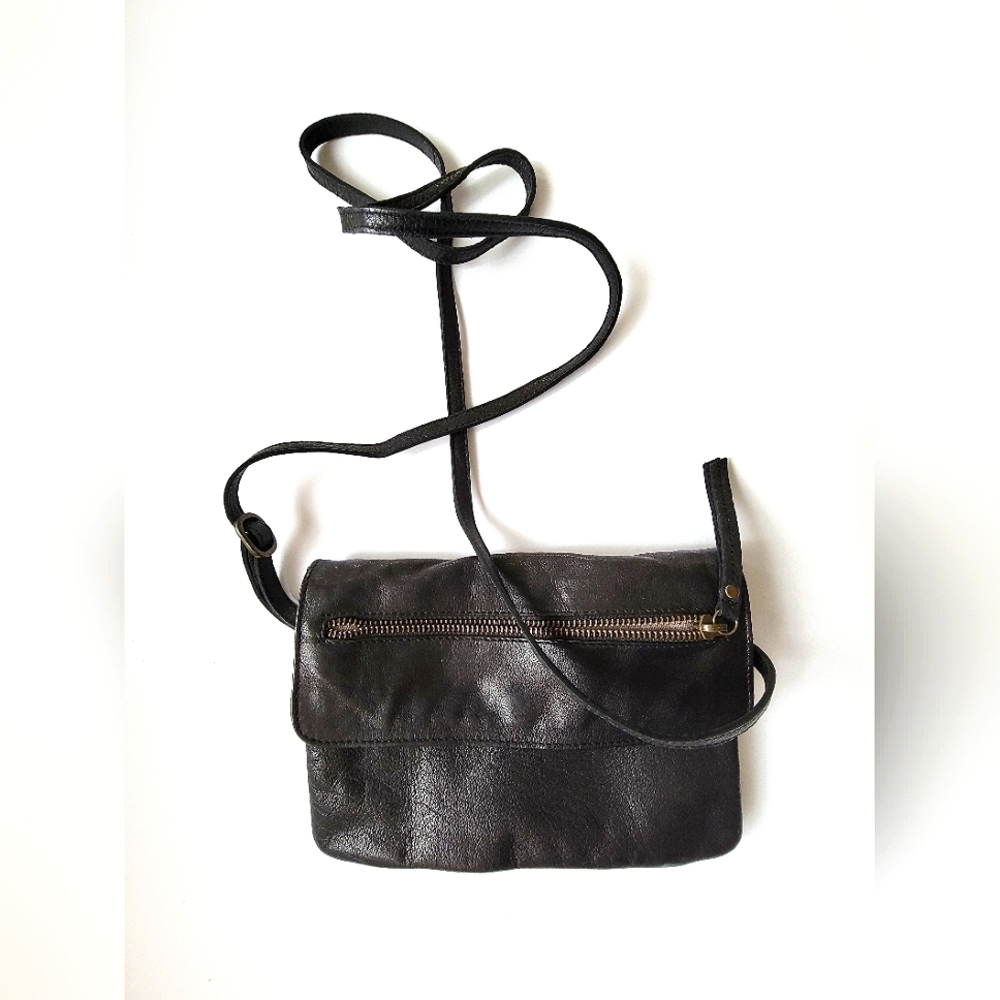 Day & Mood Hazel Crossbody simple soft black leather zip pocket excellent
